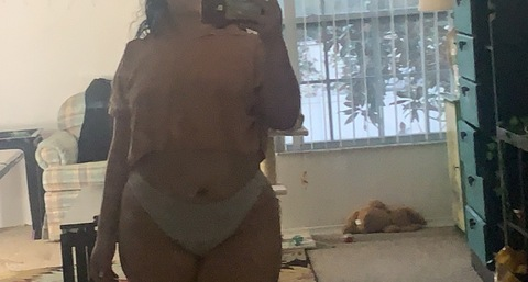 adrianna.madison onlyfans leaked picture 2