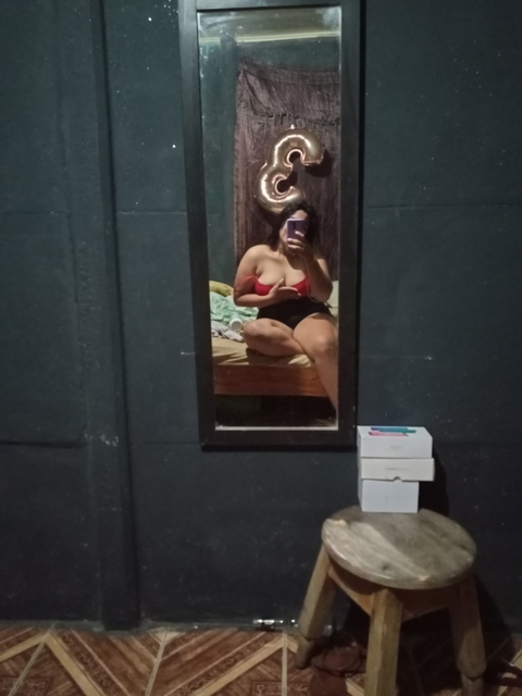 alondragarbanzo onlyfans leaked picture 2