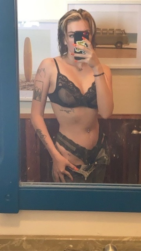 altqueen88 onlyfans leaked picture 2