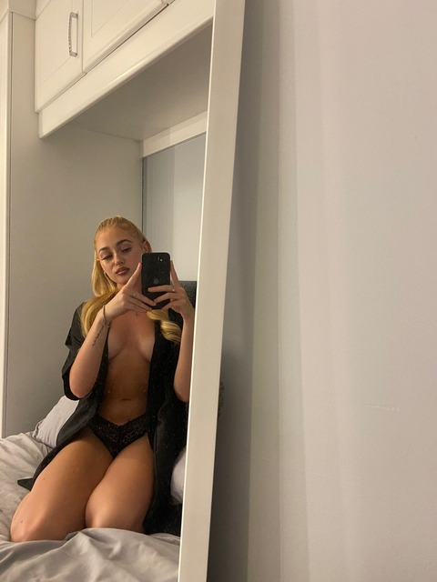 aprilhope66 onlyfans leaked picture 2