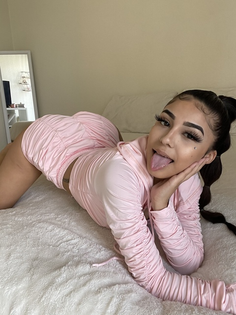 arrianarrose onlyfans leaked picture 2