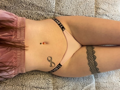 babebrigirl94 onlyfans leaked picture 2