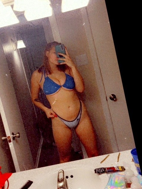 babygirll32 onlyfans leaked picture 2