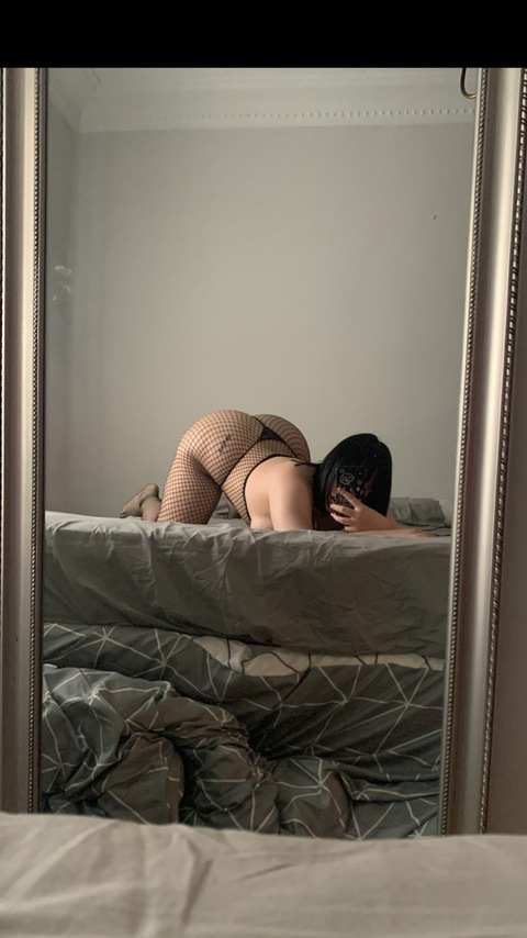 bby.lauura onlyfans leaked picture 2