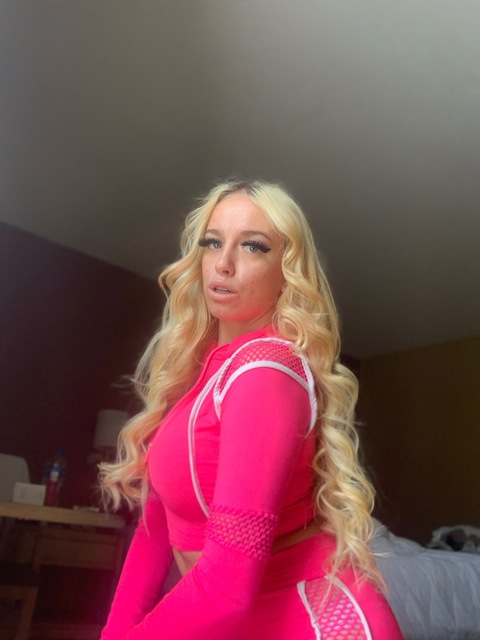 blondiejuliaxo99 onlyfans leaked picture 2