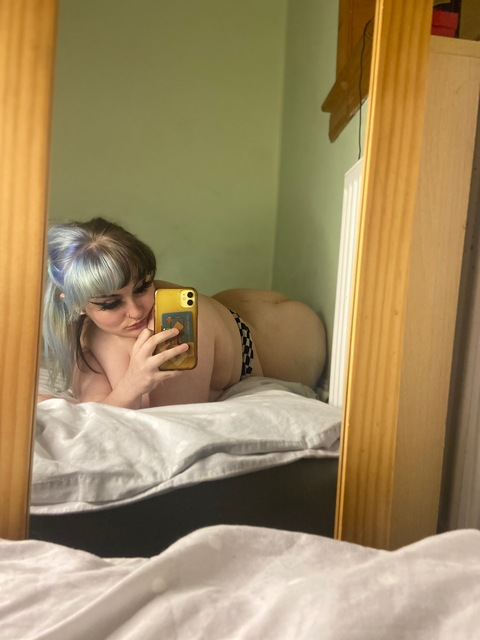 blooberrybitch onlyfans leaked picture 2