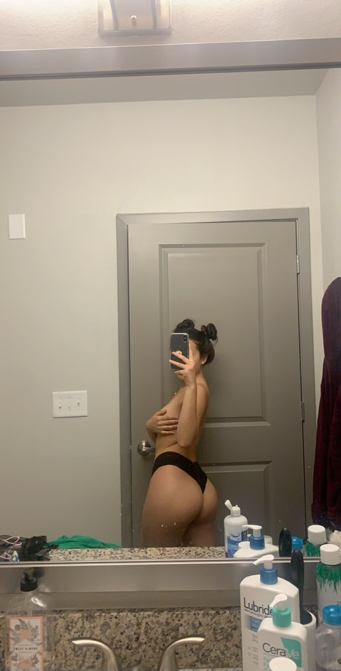 cutecruh onlyfans leaked picture 2