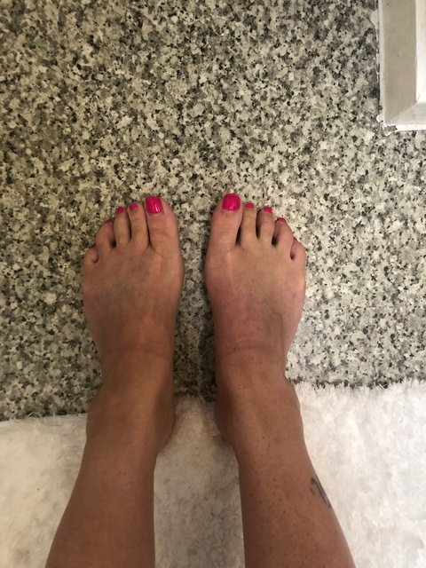 elliemaysfeet onlyfans leaked picture 2