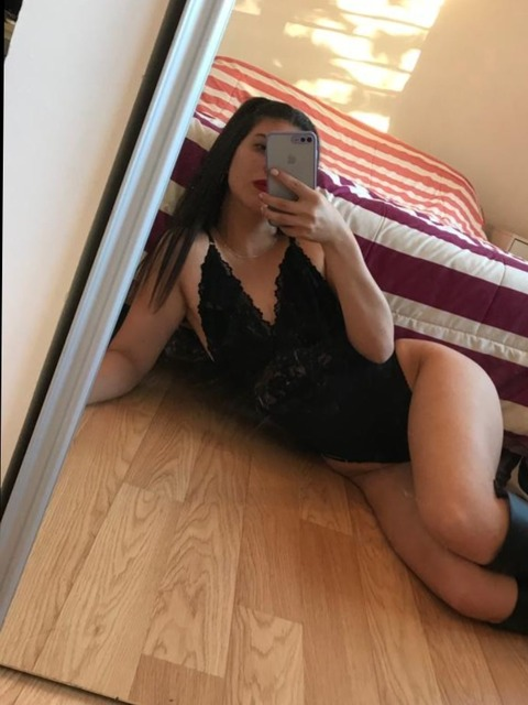 emmadlking onlyfans leaked picture 2