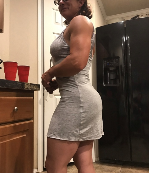 fitwife21 onlyfans leaked picture 2