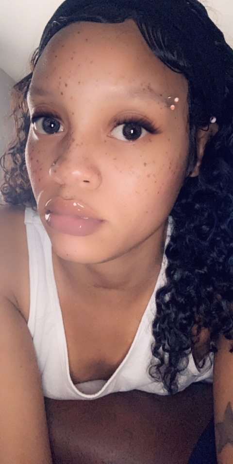 freckledbae onlyfans leaked picture 2