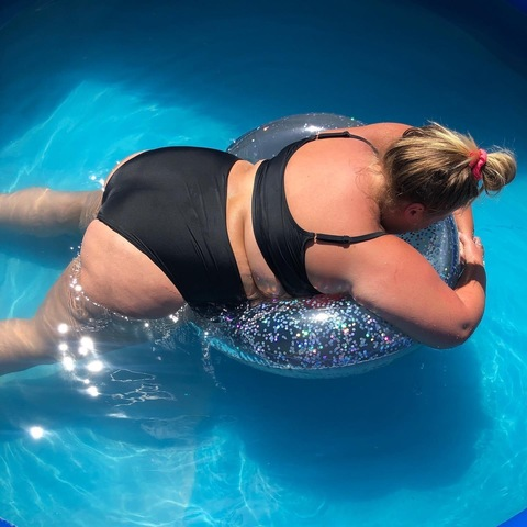 funnyfatgirl onlyfans leaked picture 2