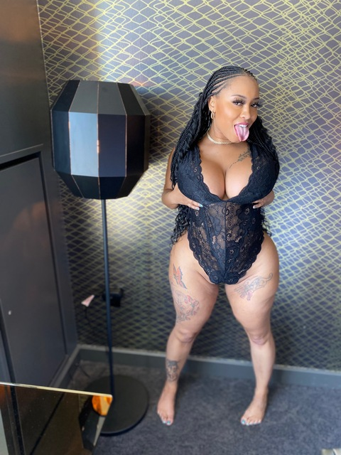 goddessbrielle onlyfans leaked picture 2