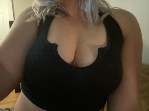 goldengabby onlyfans leaked picture 2