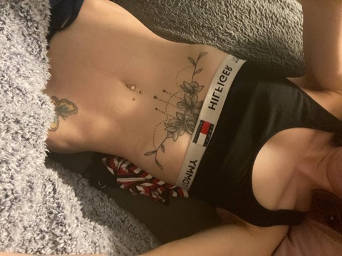 happydolly1991 onlyfans leaked picture 2