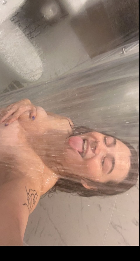 heatherharvey onlyfans leaked picture 2