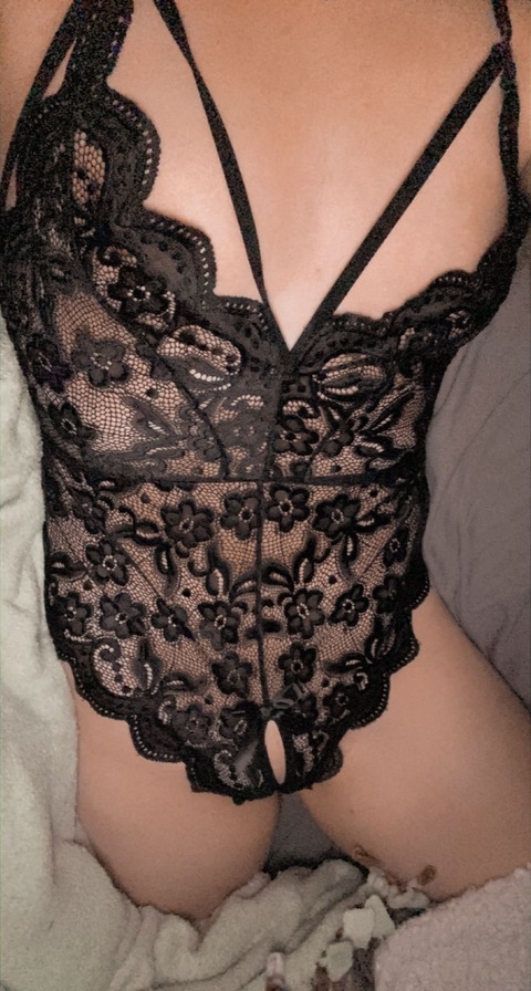 heavenlysingle onlyfans leaked picture 2