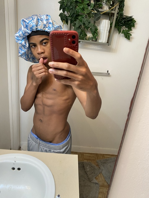 hotboyric onlyfans leaked picture 2