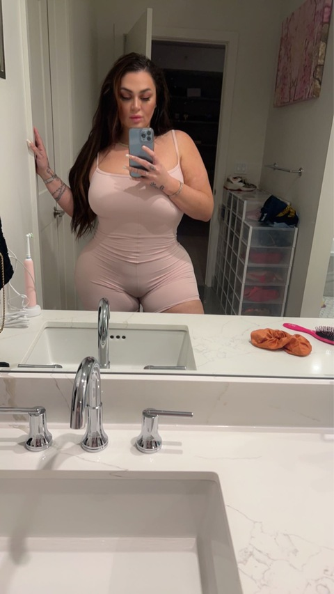 italiangoddess3 onlyfans leaked picture 2