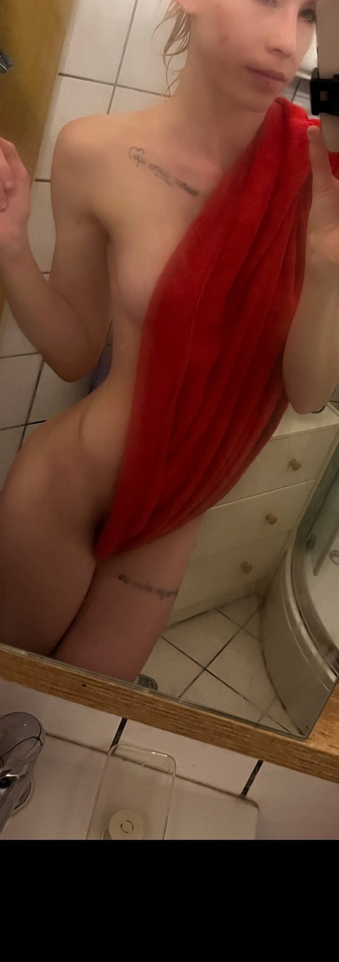 itssarahannamarie onlyfans leaked picture 2