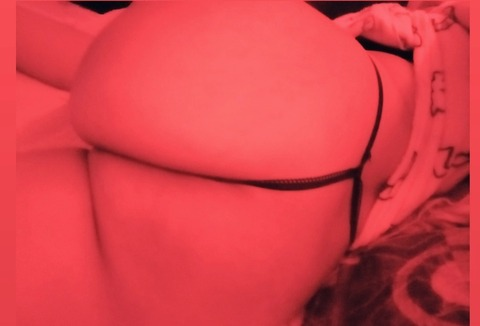 ivonnee32 onlyfans leaked picture 2