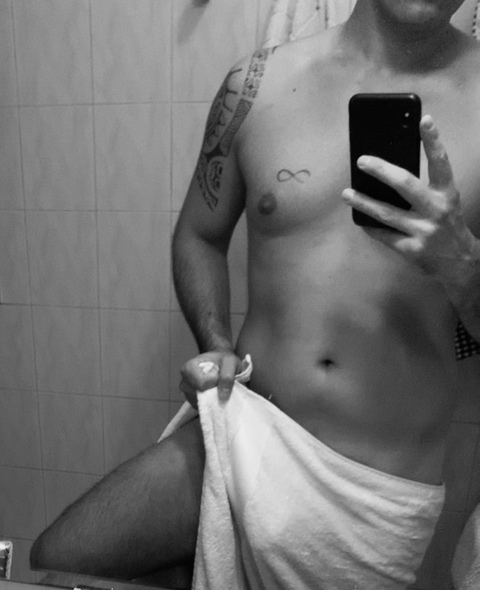 julyan89 onlyfans leaked picture 2