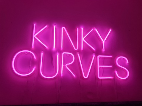 kinkyxcurves onlyfans leaked picture 2