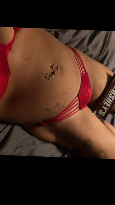 lauraboo828 onlyfans leaked picture 2