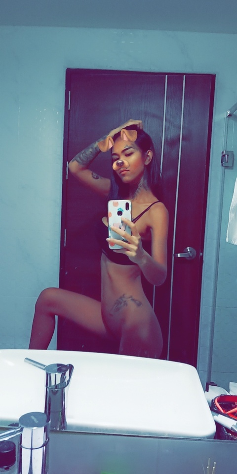 li-lilly onlyfans leaked picture 2