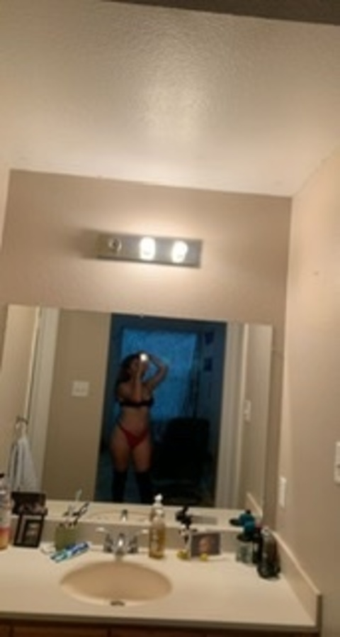 lillyl1 onlyfans leaked picture 2