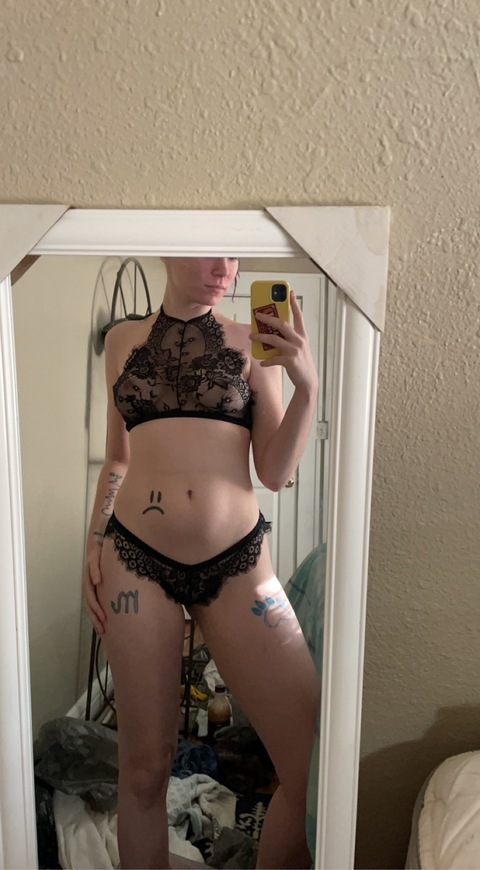 littledevil9898 onlyfans leaked picture 2