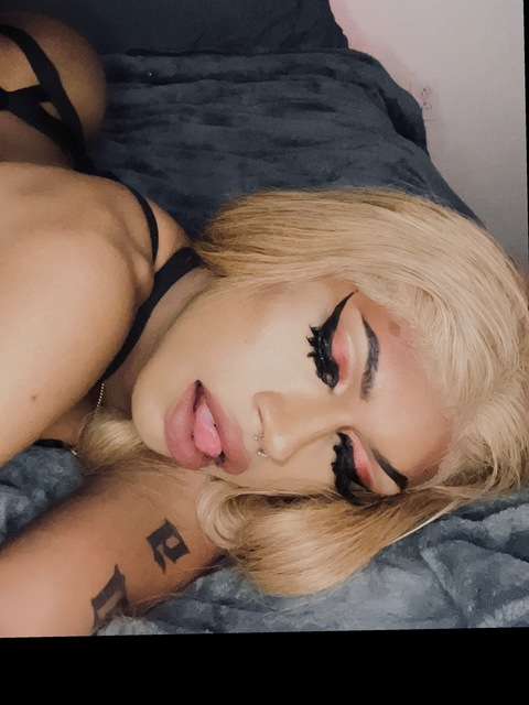 luckiesuniverse onlyfans leaked picture 2