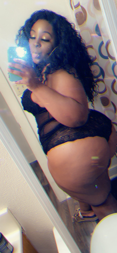 lustfulcurves1 onlyfans leaked picture 2