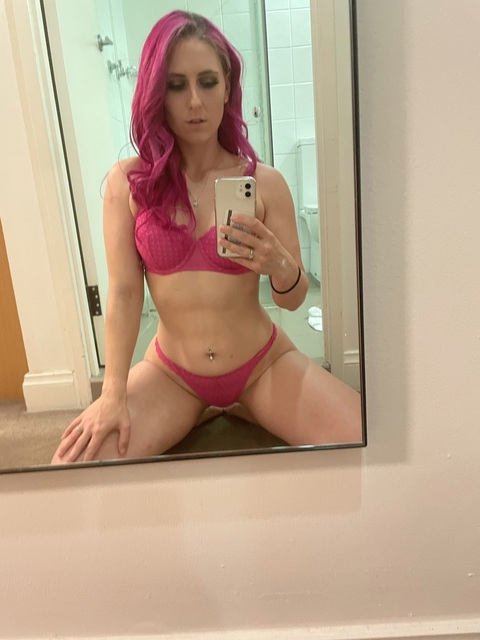 miss-laura onlyfans leaked picture 2