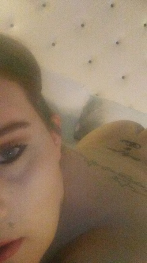 missbedroomeyes onlyfans leaked picture 2