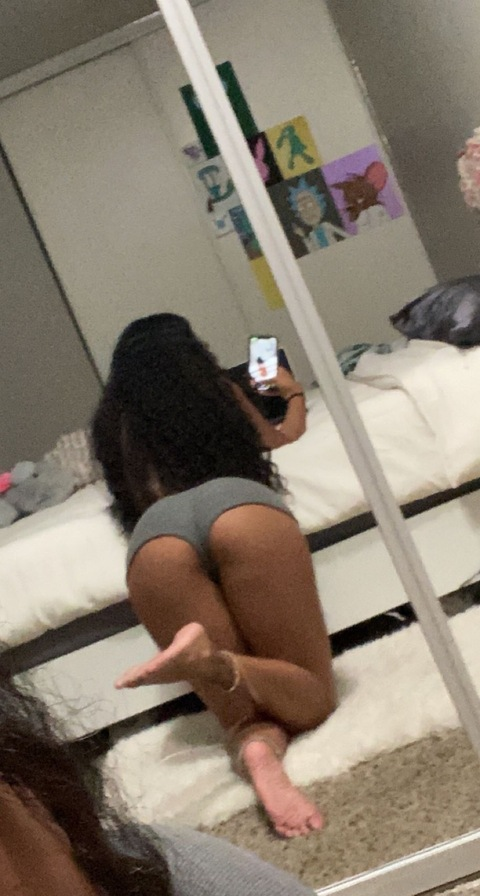 missmonettt onlyfans leaked picture 2