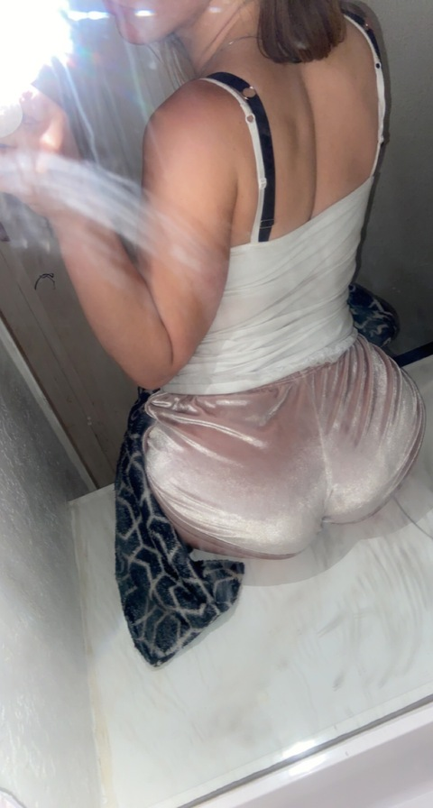 mommycakes2000 onlyfans leaked picture 2