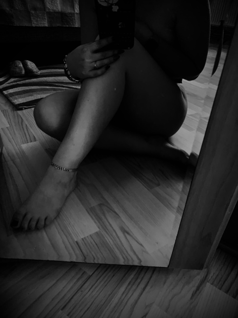 monochromegirl onlyfans leaked picture 2