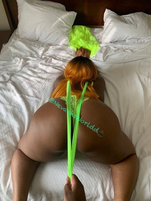 nevaehsworldd onlyfans leaked picture 2