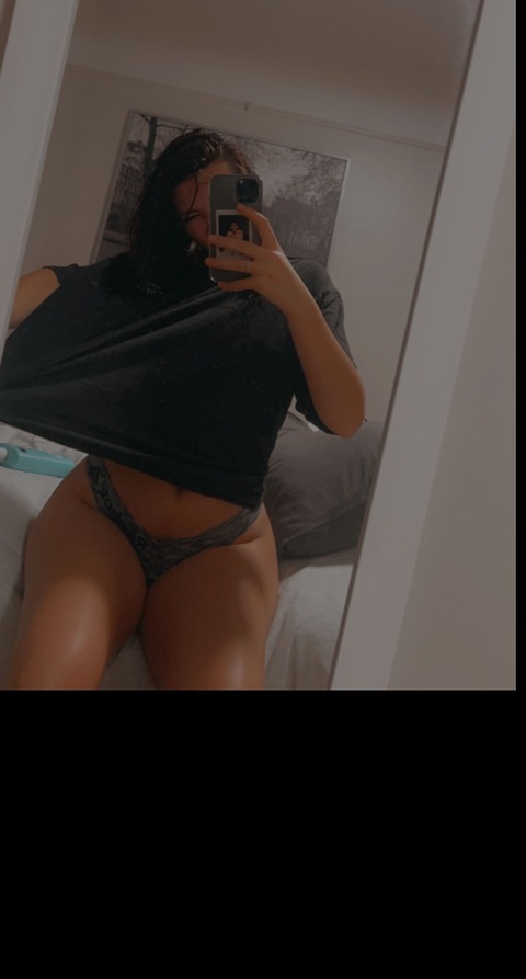 nicholeeeee17 onlyfans leaked picture 2