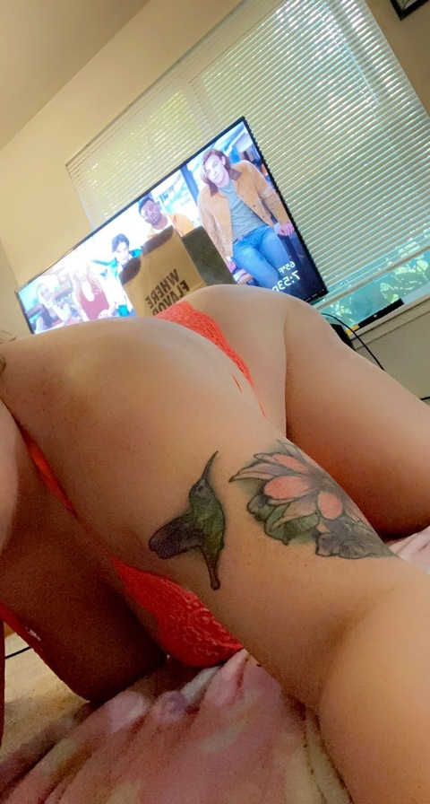 nikkithegemini206 onlyfans leaked picture 2