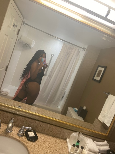 nique2wicee onlyfans leaked picture 2