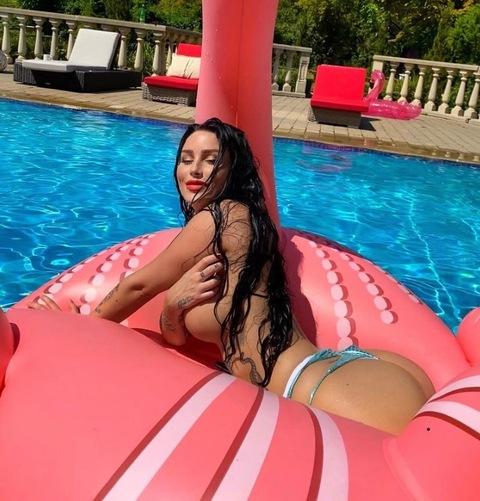 noemibaz onlyfans leaked picture 2