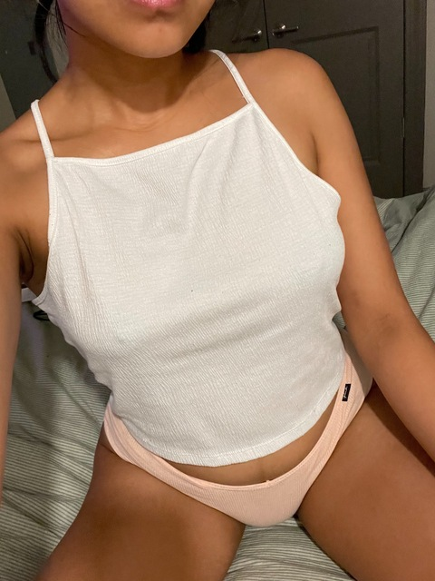 playful.pinay onlyfans leaked picture 2