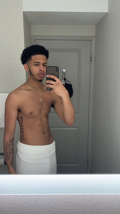 prettyboii.e onlyfans leaked picture 2