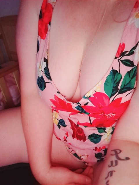 prettymamma1997 onlyfans leaked picture 2