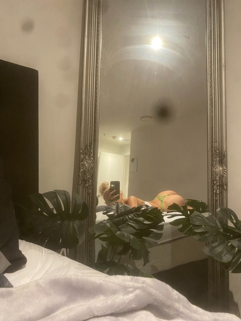 princessniya onlyfans leaked picture 2