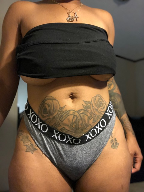 queenpmoney onlyfans leaked picture 2