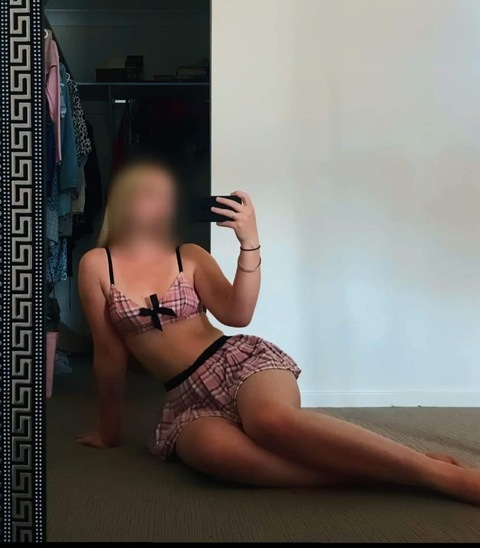 showgirlblossom onlyfans leaked picture 2