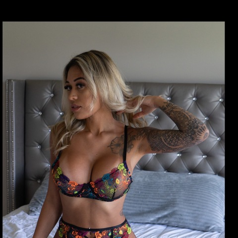 silicone.babe onlyfans leaked picture 2